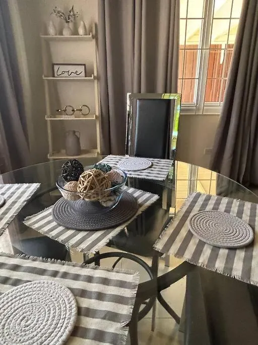 Villa Coolshade Luxury Three Bedroom Ocho Rios Banks
