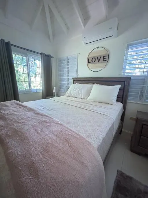 Villa Coolshade Luxury Three Bedroom Ocho Rios Banks